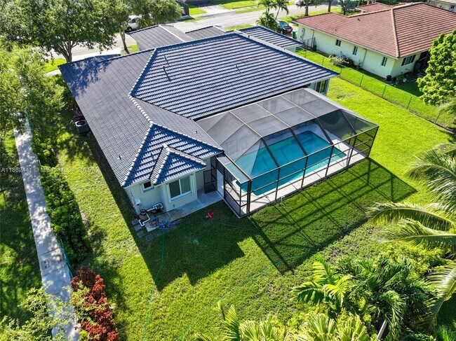 Building Photo - 6402 SW 93rd Pl