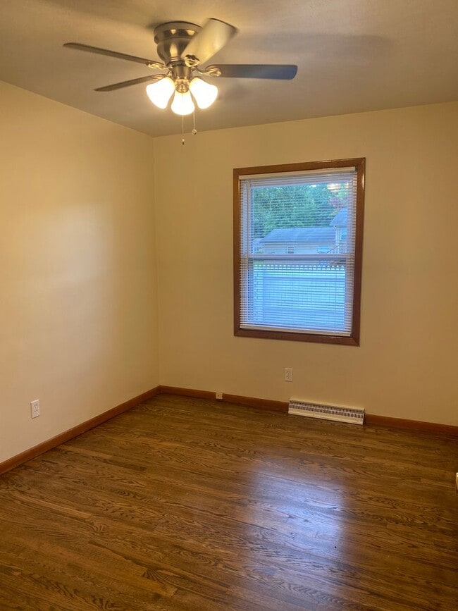 Building Photo - 343 Beverly Hills Dr