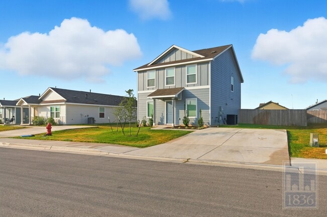 Building Photo - 2213 Cyclone Dr