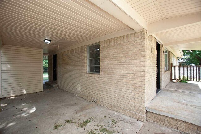 Building Photo - 224 Willow St