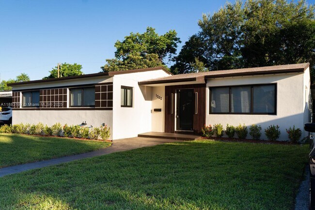 Building Photo - 1000 NW 198th St