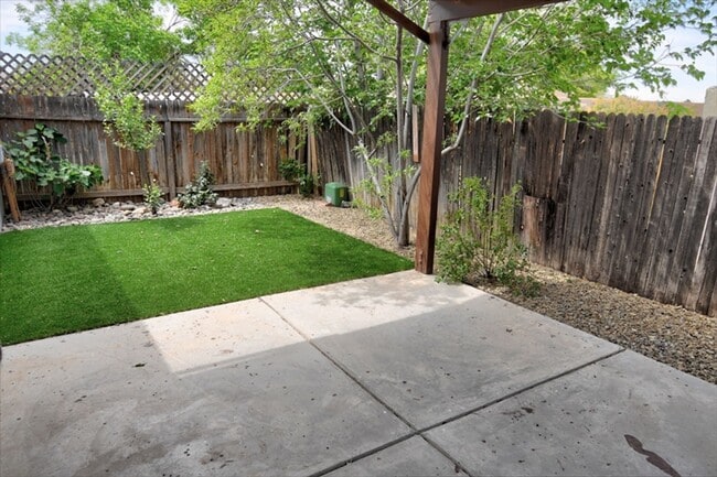 Building Photo - Heights Town Home!!!