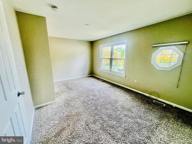 Building Photo - 4704 S Park Ct
