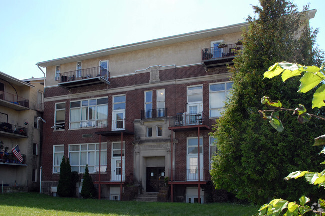 Building Photo - 2100 W Norwegian St