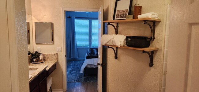 Building Photo - 2801 Chancellorsville Dr