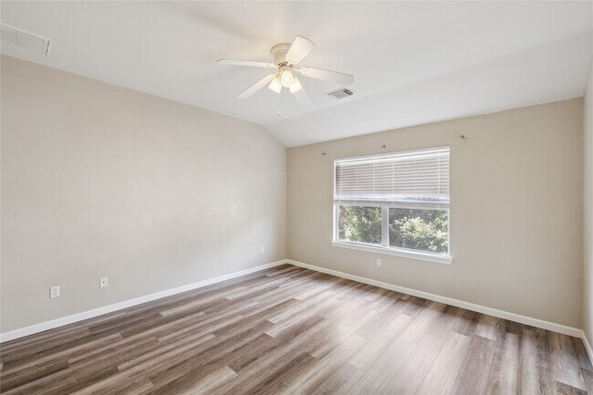 Building Photo - 16635 Newglen Ln