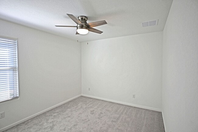 Building Photo - 2429 Legends Crk