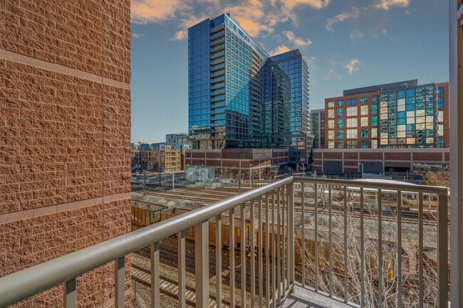 Building Photo - 1700 Bassett St