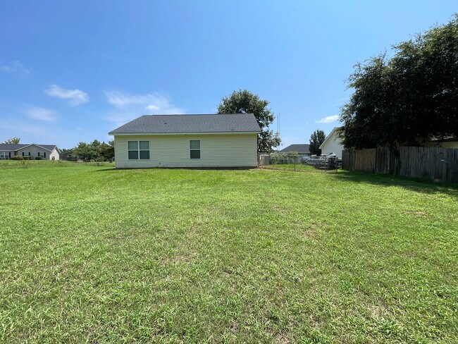 Building Photo - 5012 Scotch Pine Ave