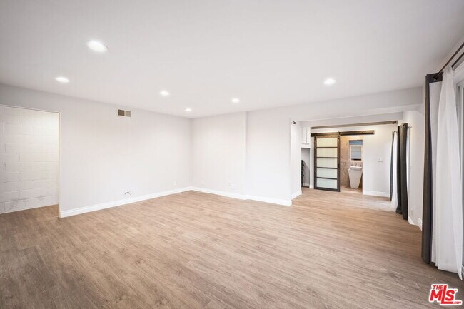 Building Photo - 8657 Valley Flores Dr