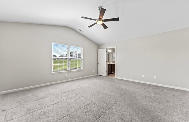 Building Photo - 4-Bedroom with Fenced Yard