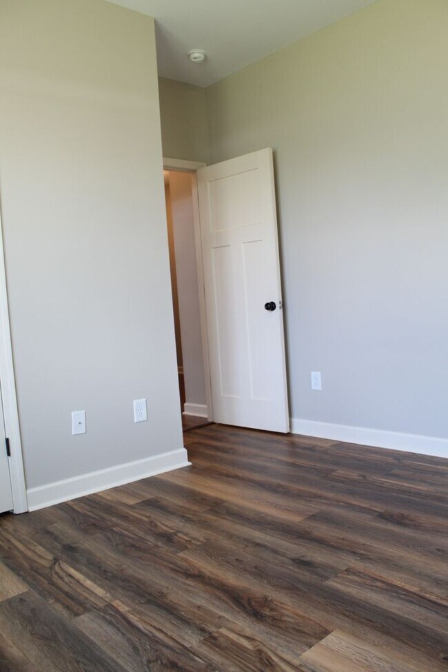 Building Photo - 3 Bed/2 Bath Home - Desirable Planter's Ridge Subdivision/CBA Schools