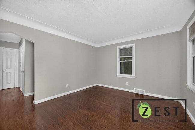 Building Photo - Charming 3 Bedroom home in Detroit Thursday August 6, 2026 @ 7:15p-7:45p