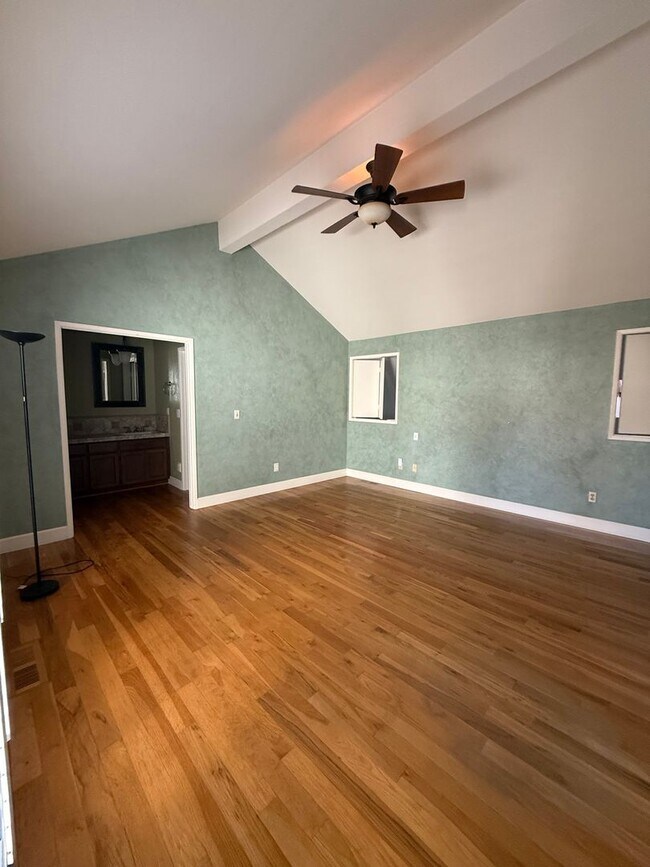 Building Photo - Santa Cruz Townhome Near UCSC! $500 off 1st month!