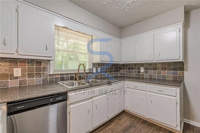 Building Photo - Move in before November 30th and choose your reward: a $250 Amazon Gift Card or a 55 Smart TV!