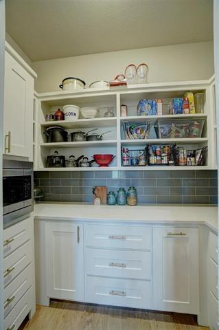 Building Photo - 1015 Greenview Dr