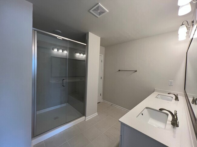 Building Photo - 208 Sagecroft Ln