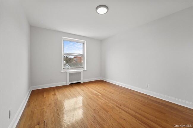 Building Photo - 730 Pelham Rd