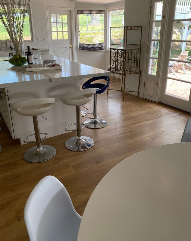 Building Photo - 1110 W Muirlands Dr