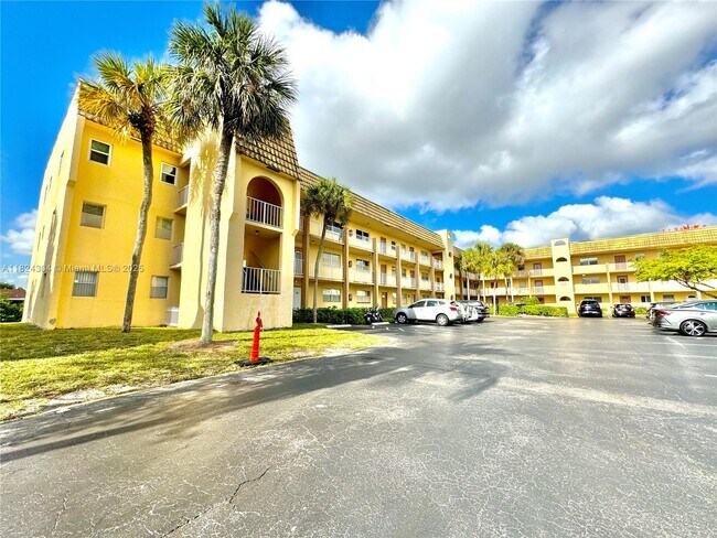 Building Photo - 8305 Sunrise Lakes Blvd