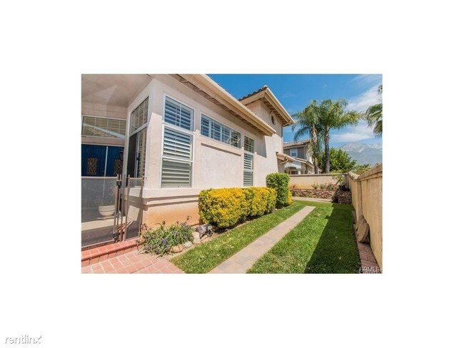 Building Photo - 9878 Via Esperanza