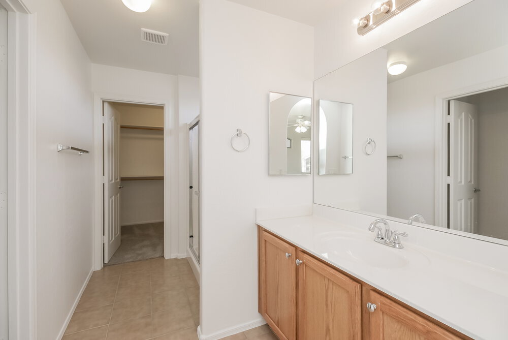 Building Photo - 9917 E Edgewood Ave