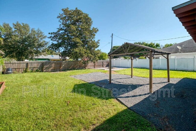 Building Photo - 707 Depugh St