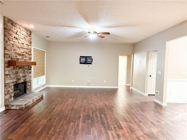 Building Photo - 2959 Belfaire Crest Ct