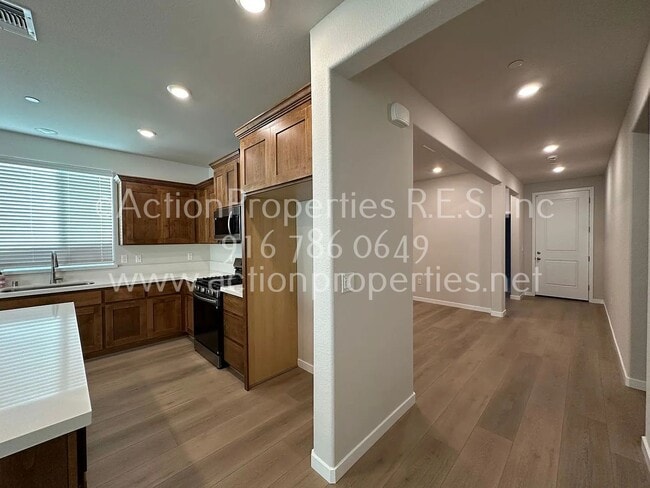 Building Photo - Action Properties Offering Roseville Solar: Inspiration Village Community Gated: 3 Bedroom 3 Bath...