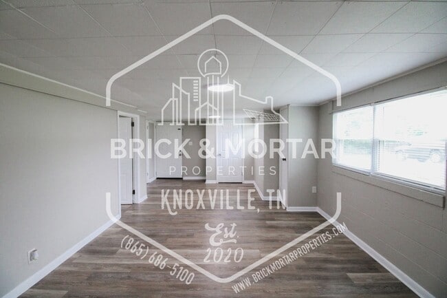Building Photo - 657 E Lincoln Rd