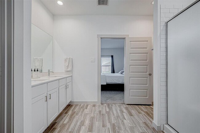 Building Photo - 6911 Amber Clf Ln