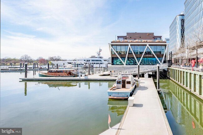 Building Photo - 429 N St SW