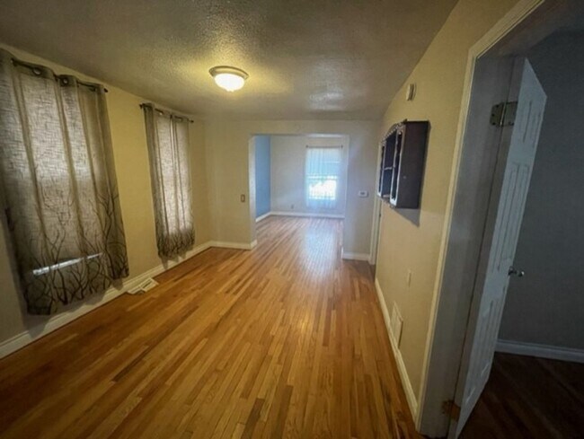 Building Photo - Charming Victorian Home in the Desirable Cole Neighborhood!- Available Early July!!