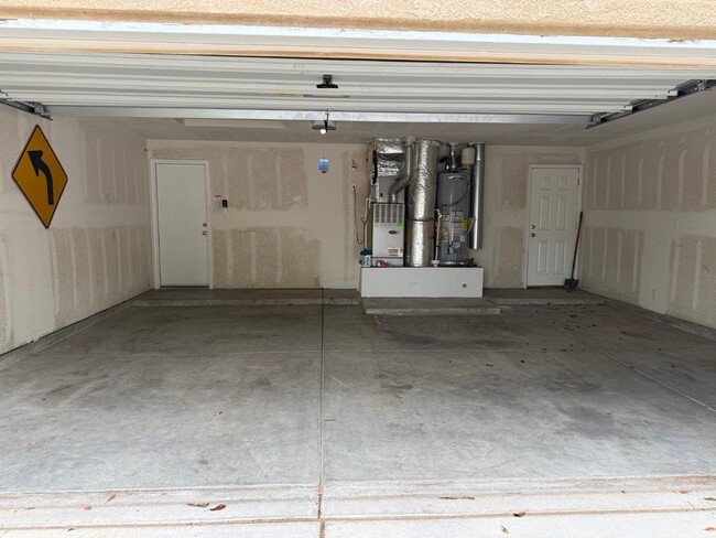 Building Photo - 9909 Geneva Dr NW