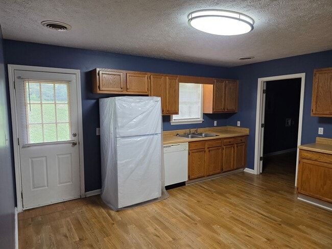 Building Photo - 103 Stanford Cir