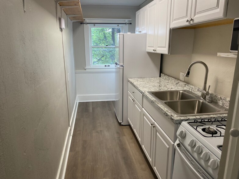 Building Photo - 1449 S University Blvd