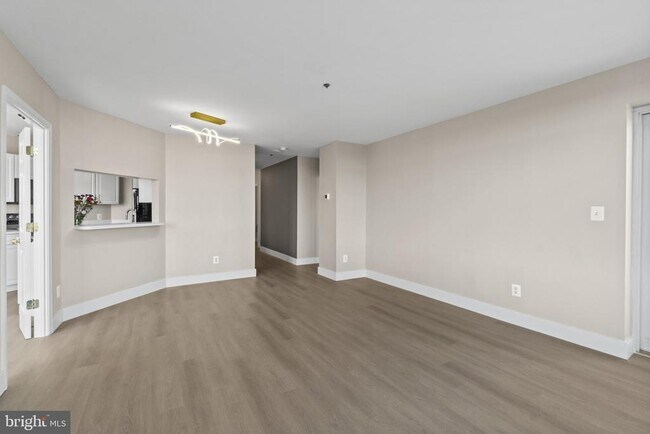 Building Photo - 100 Harborview Dr