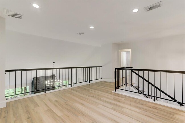 Building Photo - 6 Starviolet St