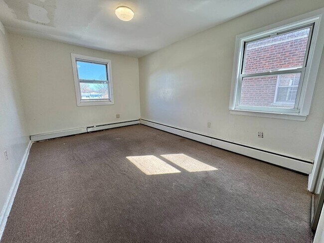 Building Photo - 526 Underhill Ave