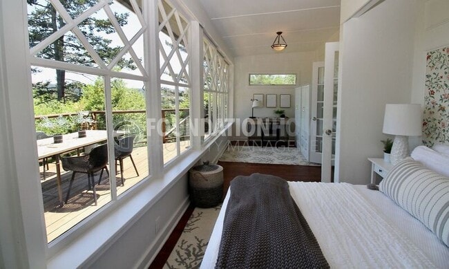 Building Photo - 47 Woodside Ln