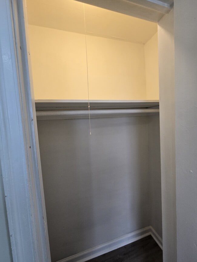 Building Photo - 1040 N Volutsia