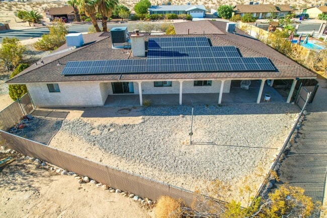 Building Photo - Must See 4 bedroom 2 bath Home