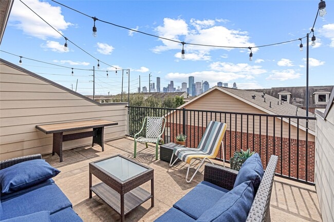 Building Photo - 2110 Shearn St