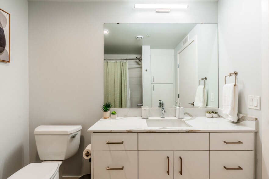 Building Photo - 320 Queen Anne Ave N