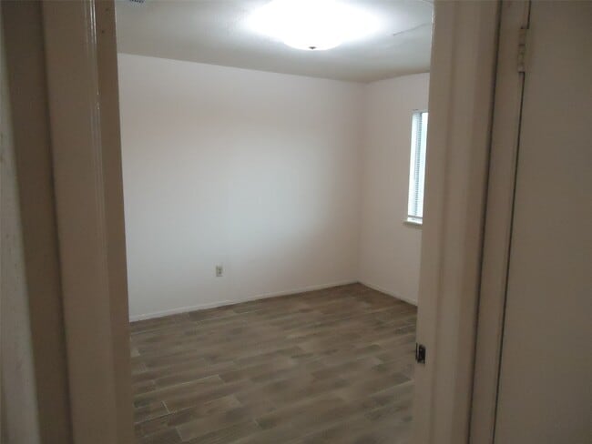 Building Photo - 7610 Lemma Dr