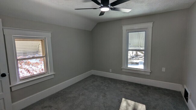 Building Photo - Welcome to this newly renovated, 3-bedroom home located in the heart of Akron