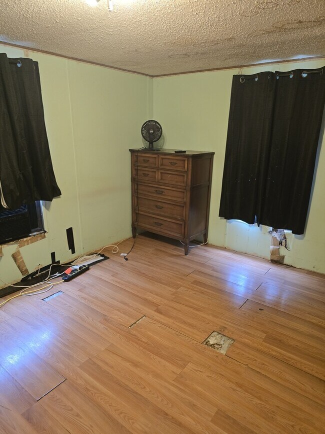 Building Photo - 350 Sandy Brook Dr