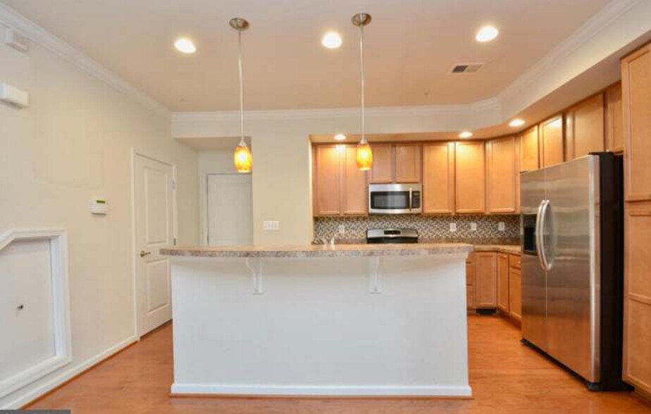 Building Photo - 904 Hall Station Dr