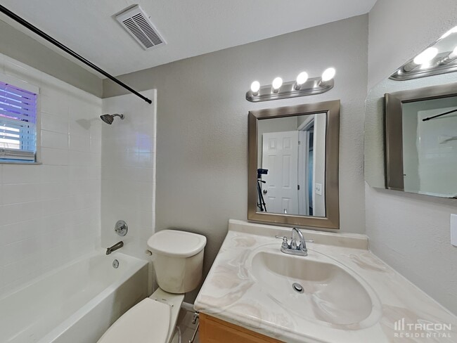 Building Photo - 12765 Ohio Woods Ln
