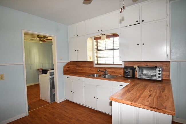 Building Photo - 3217 13th St